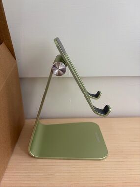 NEW - in original box - OMOTON Adjustable Tablet Stand for Desk Green (OS)